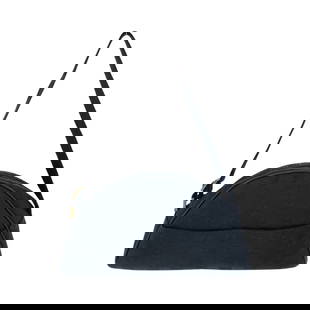 Gucci Handbag 90781 Gg Canvas Black Goldmetal Handbag Accessory Pouch Women: Material: Canvas Gender: Women Brand: GUCCI Item: Handbag Type: Handbag accessory pouch Gender: Women Color: Black GoldMetal Material: GG canvas Accessories: None Size: cm (approx.): W24 x H13 x D8