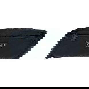 Prada Pouch Nylon Black Pouch Clutch Bag Test Triangle With Logo Women: Material: Nylon Gender: Women Pattern: Test Brand: PRADA Item: Pouch Model: Triangle With logo Line: Test Type: Pouch clutch bag Gender: Women Color: black Material: Nylon Accessories: None Size: cm