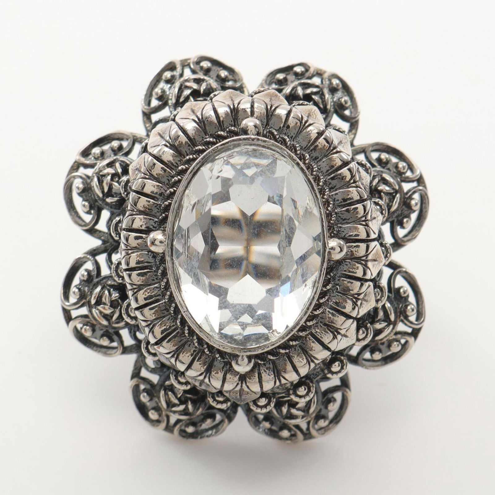 Alexander Mcqueen Rings And Jewelry: Brand: Alexander Mcqueen Type: Band Ring Gender: Women Color: Clear, Silver Material: Stainless Steel Us Size: 6.5 Condition: Used (very good), A few traces of usage, some scratches / dirt can be seen