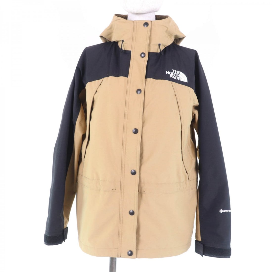 The North Face Jacket Npw62236 Main: Material: Nylon Gender: Women Brand: THE NORTH FACE Item: Jacket Model: Mountein Light Jacket Gender: Women Color: beige Material: Main: 100% nylon, lining: 100% polyester Accessories: None Notation S