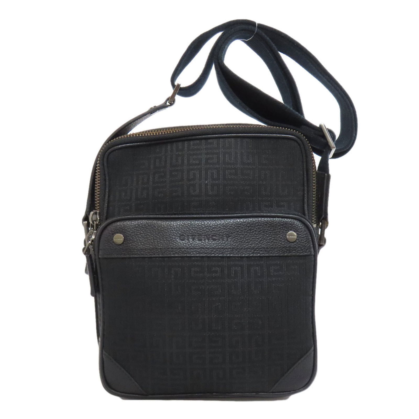 Givenchy Shoulder Bag Canvas: Brand: Givenchy Type: Shoulder Bag Material: Canvas Color: Black Closure: Zipper Inner Pocket: Zipper Pocket 2, Open Pocket 6 Outer Pocket: Zipper Pocket 1 Gender: Women Size (Hxwxd): 23cm x 18.5cm x