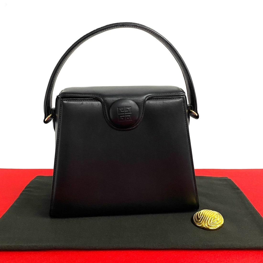 Givenchy Handbag Leather Black 4Glogo Metal Mens(Unisex): Material: Leather Brand: GIVENCHY Item: Handbag Type: 4Glogo Metal Color: black Material: leather Accessories: Replacement button Size: cm (approx.): W21 x H17 x D9.5 inch (approx.): W8.3 x H6.7 x D3.