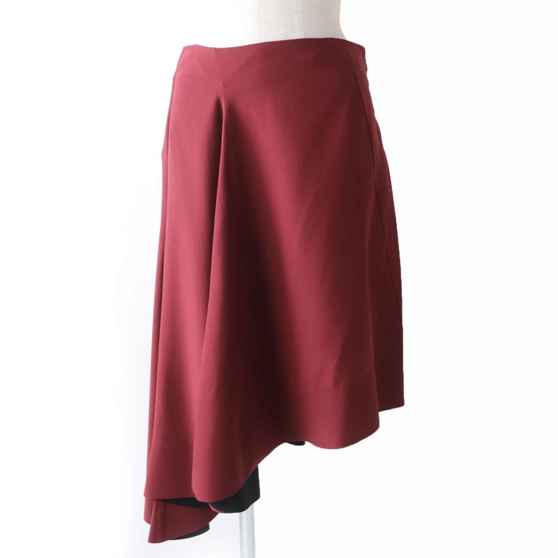 Marni Skirt Main: Material: Silk Gender: Women Brand: MARNI Item: skirt Gender: Women Color: Wine Leather Material: Main: 100% silk Accessories: None Notation Size: 38 Size: cm (approx.): Dress length: 64 Waist: 70 inc
