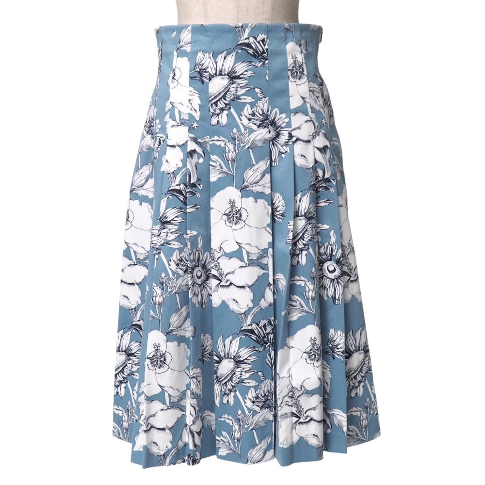 Max Mara Studio Skirt Cotton Blue X White 610103976 36: Material: Cotton Gender: Women Brand: Max Mara Studio Item: skirt Model: 610103976 Gender: Women Color: Blue x white Material: cotton Accessories: None Notation Size: 36 Size: cm (approx.): Waist: 68