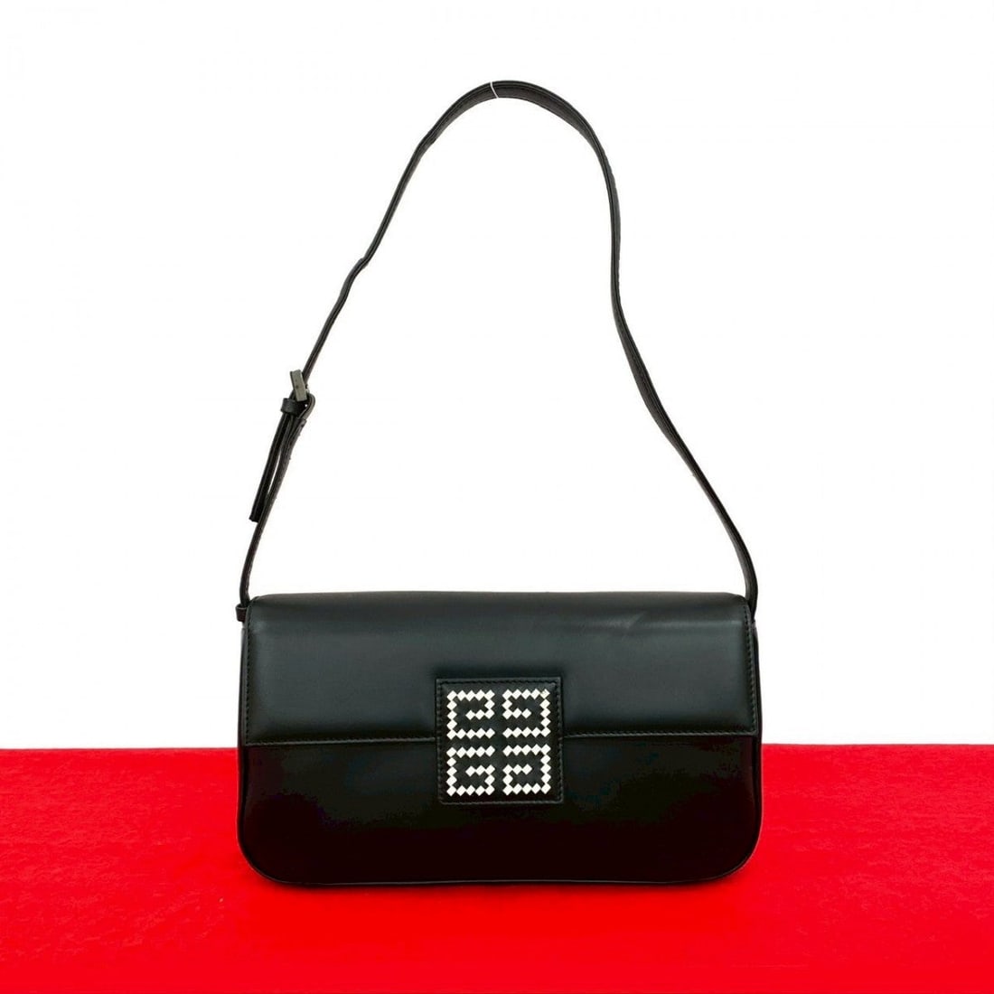 Givenchy Shoulder Bag Leather Black: Material: Leather Gender: Women Brand: Givenchy Item: Shoulder Bag Type: 4G logo Gender: Women Color: black Material: leather Accessories: None Size: cm (approx.): W26 x H15 x D5.5 Shoulder: 47 inch (