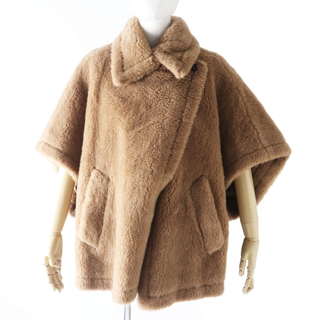 Max Mara Coat Outer: Material: Silk Gender: Women Brand: MAX MARA Item: coat Gender: Women Color: Brown Material: Outer: 88% camel, Outer: 12% silk, Lining: 100% viscose (rayon) Accessories: None Size: cm (approx.): Dress