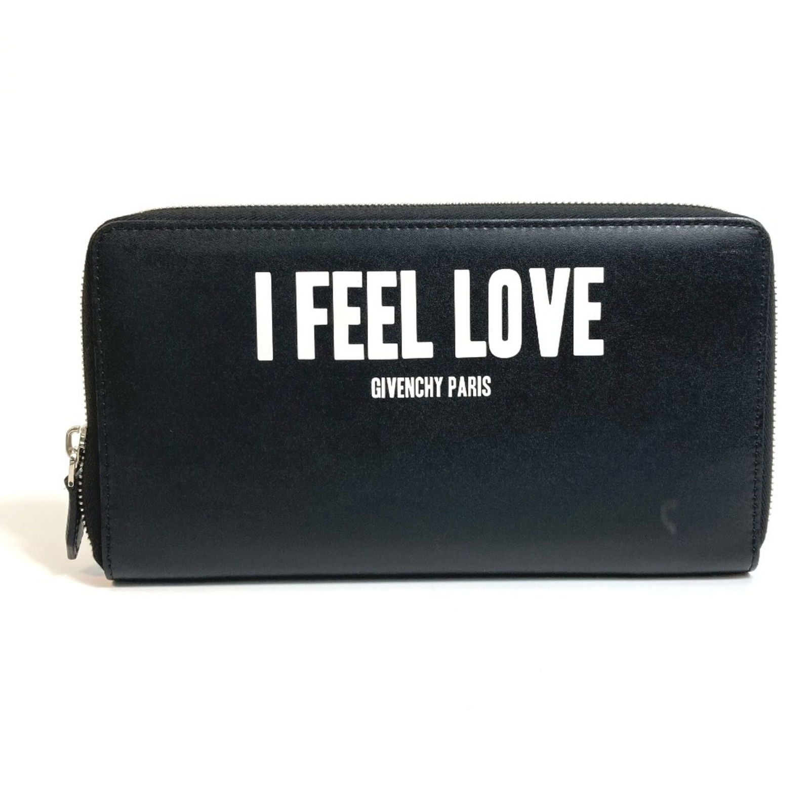 Givenchy I Feel Love Organizer Round Zip Long Wallet In Black Leather: Brand: Givenchy Type: Long Wallet (Bi-Fold) Gender: Men Material: Leather Color: Black Size (Hxwxd): 12.5cm x 22.5cm x 2cm / 4.92'' x 8.85'' x 0.78'' Condition: Used (very good), A few traces of usage