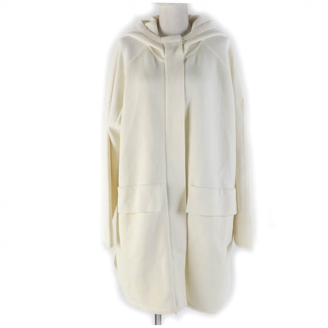 Max Mara Coat Main: Material: Wool Gender: Women Brand: MAX MARA Item: coat Gender: Women Color: Ivory Material: Main: 100% virgin wool Accessories: None Notation Size: M Size: cm (approx.): Dress length: 83 Width: 66 Sl