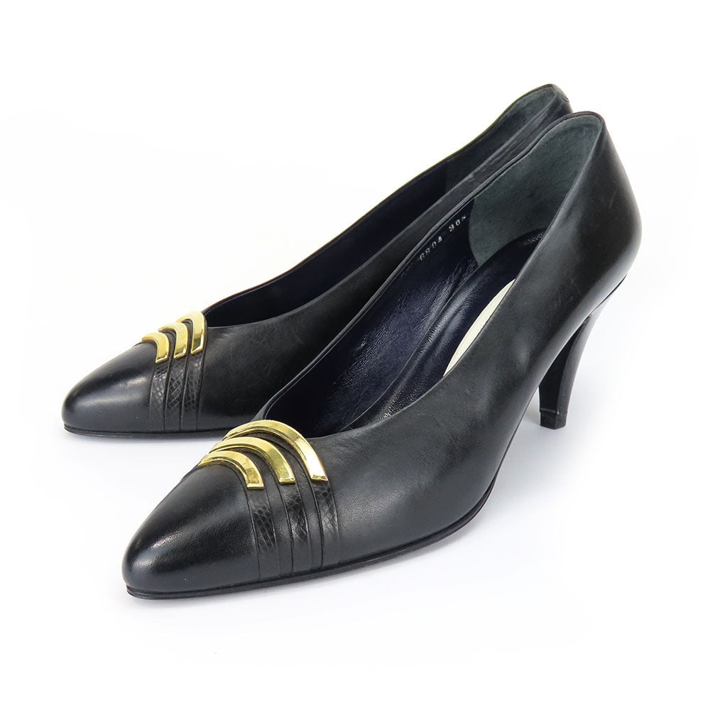 Givenchy Pumps Leather Black Women 36: Material: Leather Gender: Women Brand: GIVENCHY Item: pumps Gender: Women Color: black Material: leather Weight: 345g Accessories: Storage box Notation Size: 36 1/2 / US size?6 1/2 Shoe Size Chart Siz