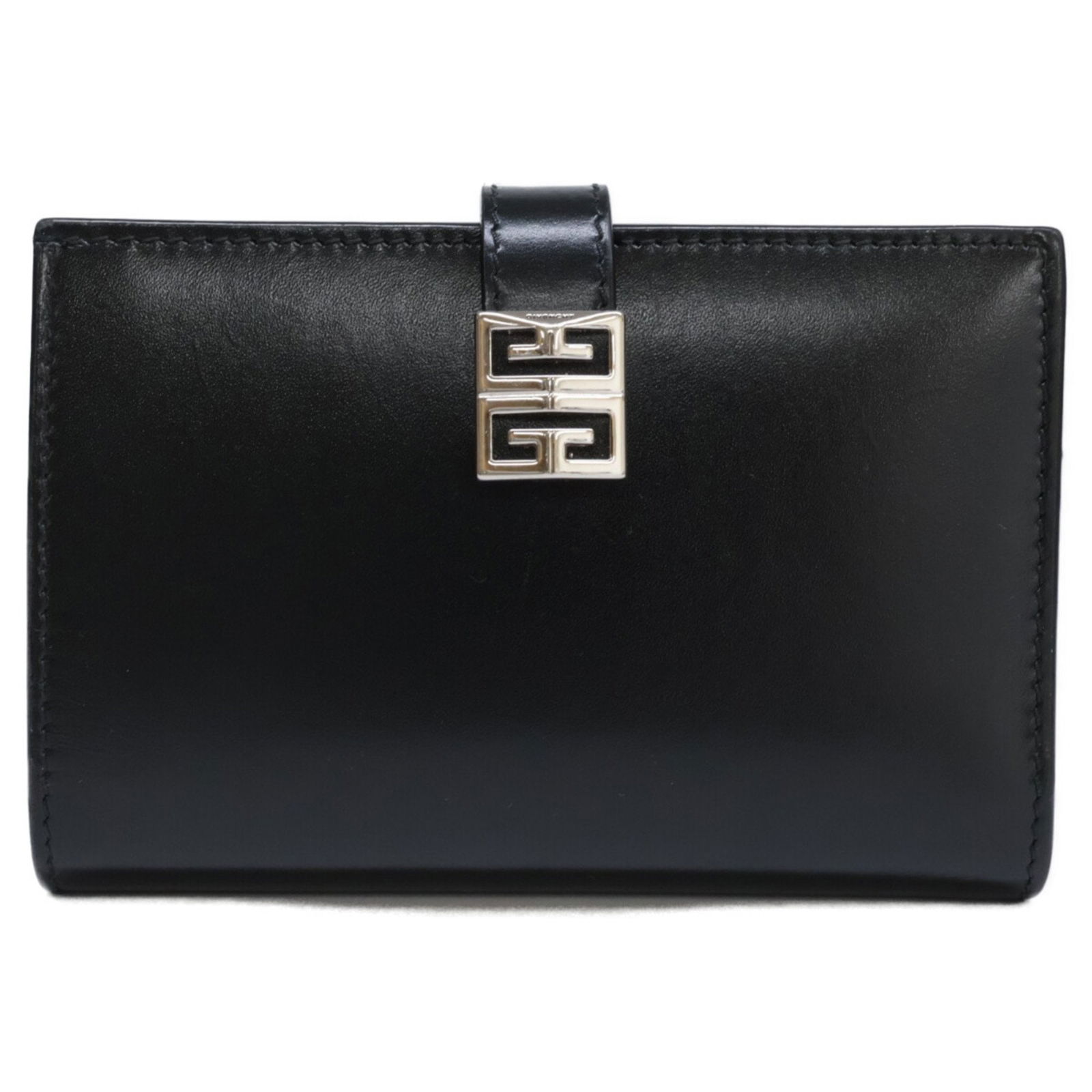 Givenchy Bb60Gzb15S 001 Medium Bifold Wallet 4G Medium Bifold Wallet (With Coin Purse) Black: Brand: Givenchy Type: Middle Wallet (Bi-Fold) Gender: Women Material: Leather Leather/Fur Type: Calfskin Color: Black Size (Hxwxd): 9cm x 13.5cm x 2.5cm / 3.54'' x 5.31'' x 0.98'' Condition: Used (goo