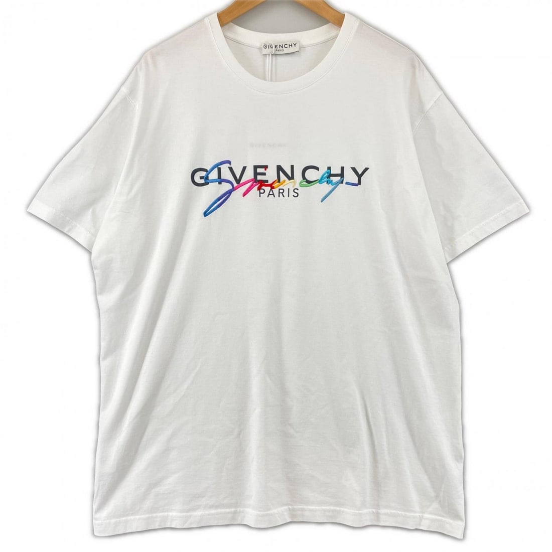 Givenchy Short Sleeve T-Shirt Cotton White: Material: Cotton Gender: Mens Brand: GIVENCHY Item: Short sleeve T-shirt Model: BM70RL3002 Gender: mens Color: white Material: Main: 100% cotton, Part: 100% rayon Accessories: Tags , Booklet Notation