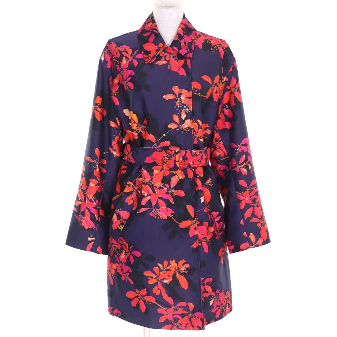 Dries Van Noten Coat Polyamide Navy: Gender: Women Brand: DRIES VAN NOTEN Item: coat Model: Floral Coat Gender: Women Color: Navy Red type Material: Outer: 100% Polyamide, Lining: 100% Viscose Accessories: Replacement buttons, belt Notat