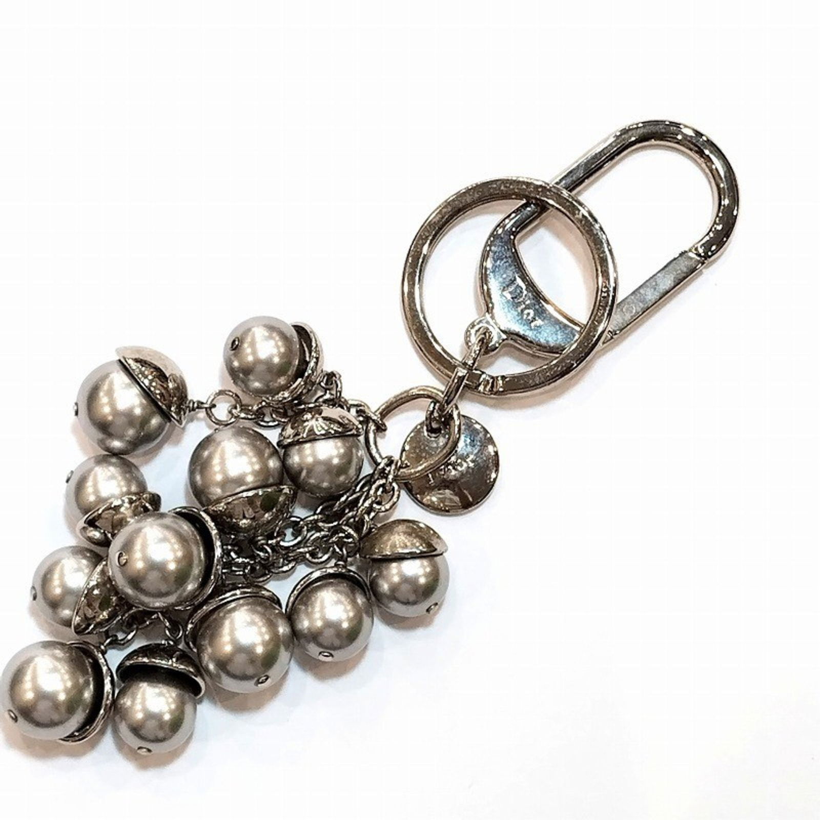Christian Dior Silver Plated Keychain Key Ring Bag Charm Ja-23634: Brand: Christian Dior Type: Handbag Charm Gender: Women Finish: Silver Plated Color: Silver Size (Hxwxd): 140.00mm x 115.00mm x 115.00mm / 5.51'' x 4.53'' x 4.53'' Condition: Used (good), Traces of us