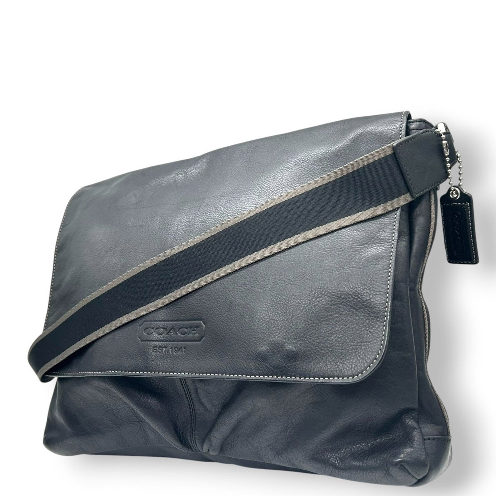 Coach Transit Messenger Bag: Brand: Coach Type: Messenger Bag, Shoulder Bag Material: Leather Color: Black Gender: Men Size (Hxwxd): 27cm x 35cm x 9cm / 10.62'' x 13.77'' x 3.54'' Condition: Used (very good), A few traces of usag
