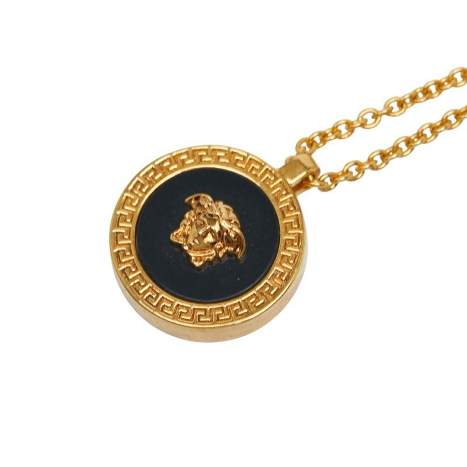 Versace Medusa Necklace Gold Plated: Brand: Versace Necklace Type: Necklace Gender: Women Color: Gold Neck Circumference: 50 cm / 19.68'' Pendant Size: 19.1mm x 19.1mm / 0.75'' x 0.75'' Condition: Used (very good), A few traces of usage,