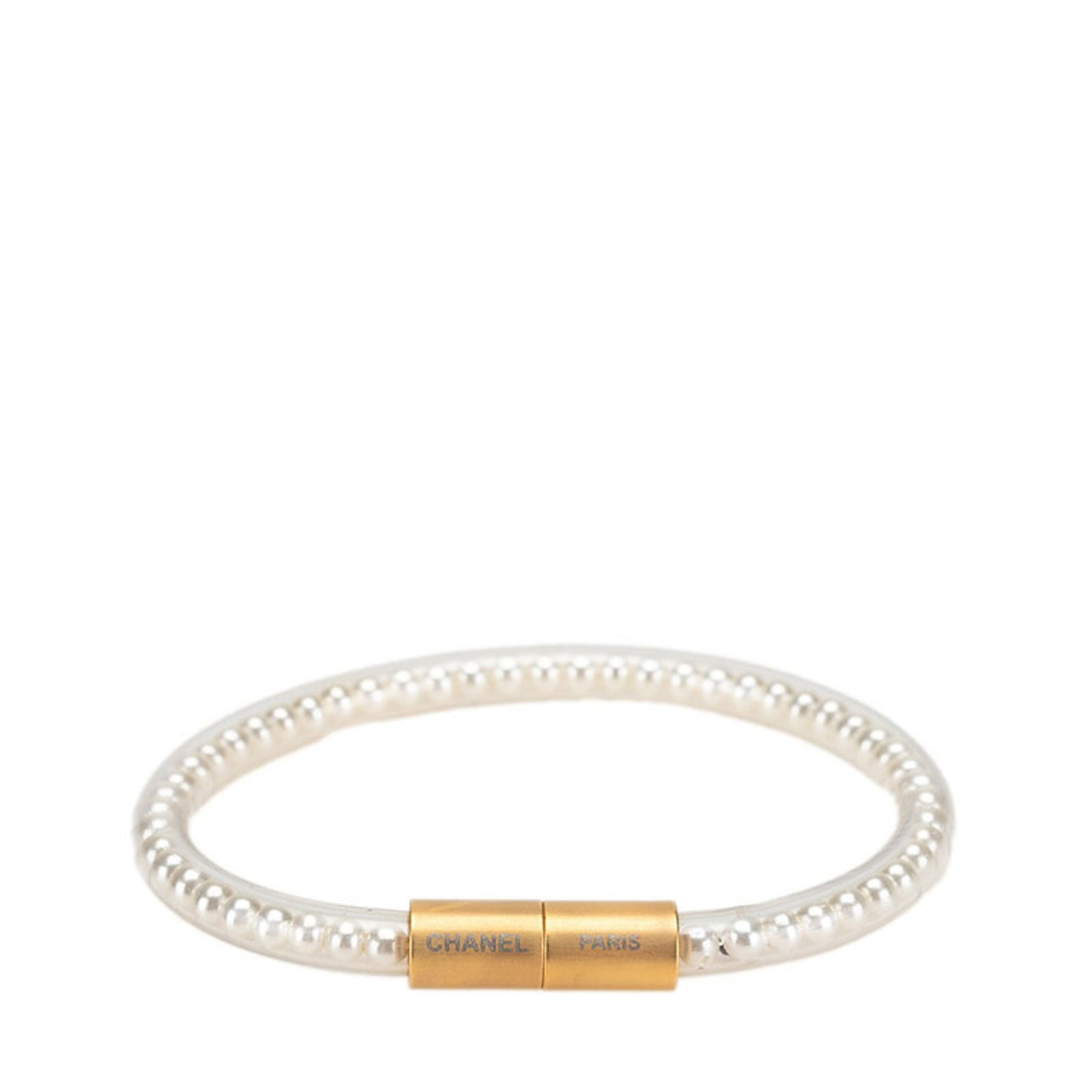 Chanel Magnetic Tube Bracelet: Brand: Chanel Type: Charm Bracelet Gender: Women Material: Gold Plating, Vinyl Color: Clear, Gold Stone: Artificial Pearl Length: 20.5cm / 8.07'' Condition: Used (good), Traces of usage, scratches / d