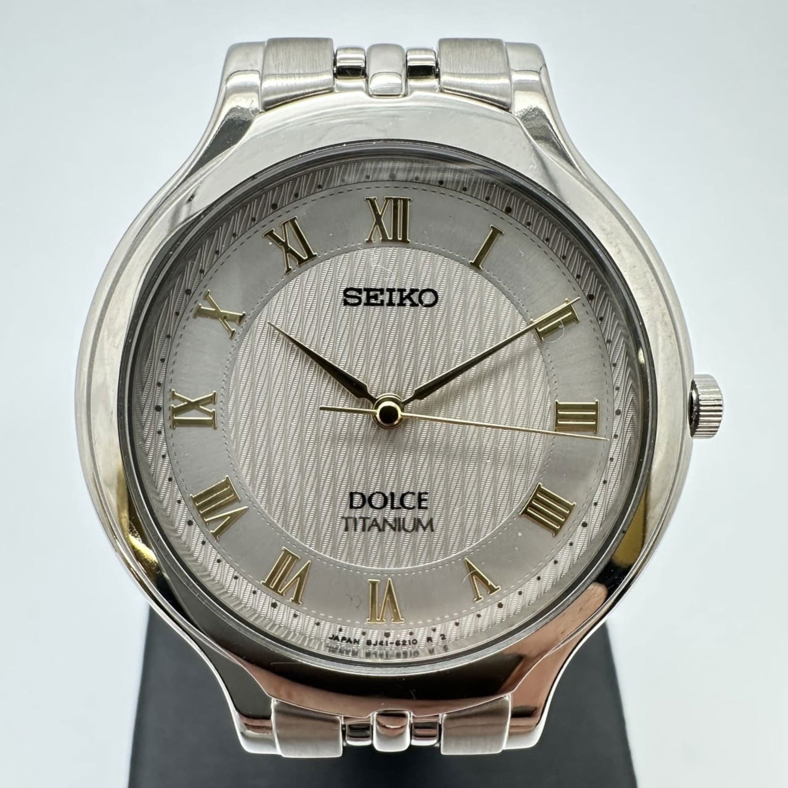 Seiko Dolce 8J41-6120 Battery-Operated Quartz Watch (1 of 9)