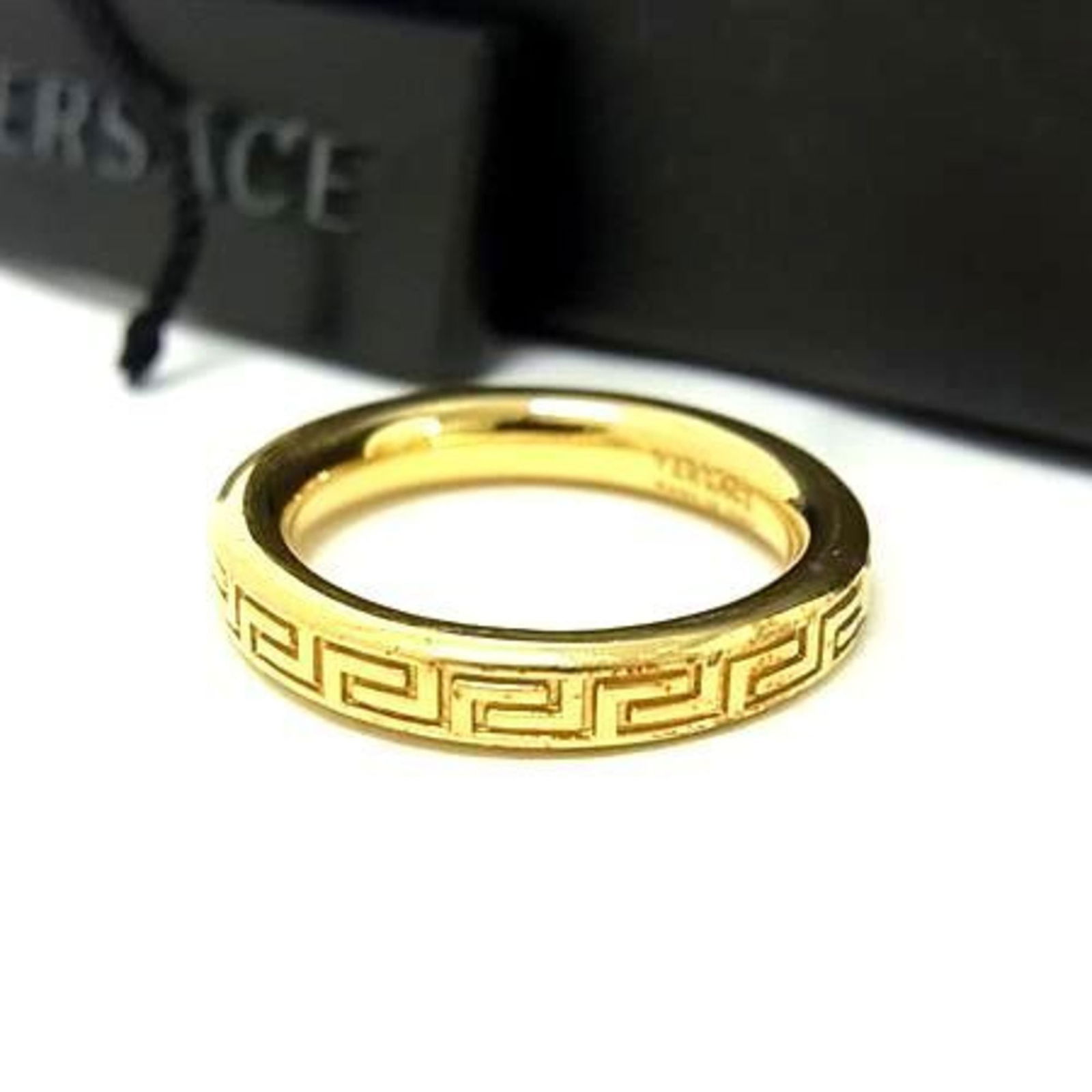 Versace Greca Gold Metal Ring: Brand: Versace Type: Band Ring Gender: Men,Women,Unisex Color: Gold Material: Metal Us Size: 6 Condition: Used (very good), A few traces of usage, some scratches / dirt can be seen but overall in very