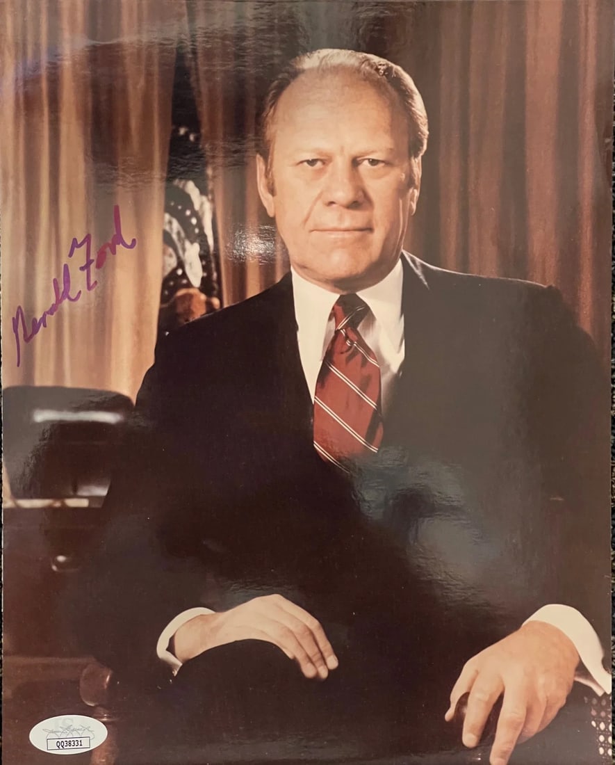 Gerald Ford Autographed 8X10 Photo (Jsa) (1 of 1)