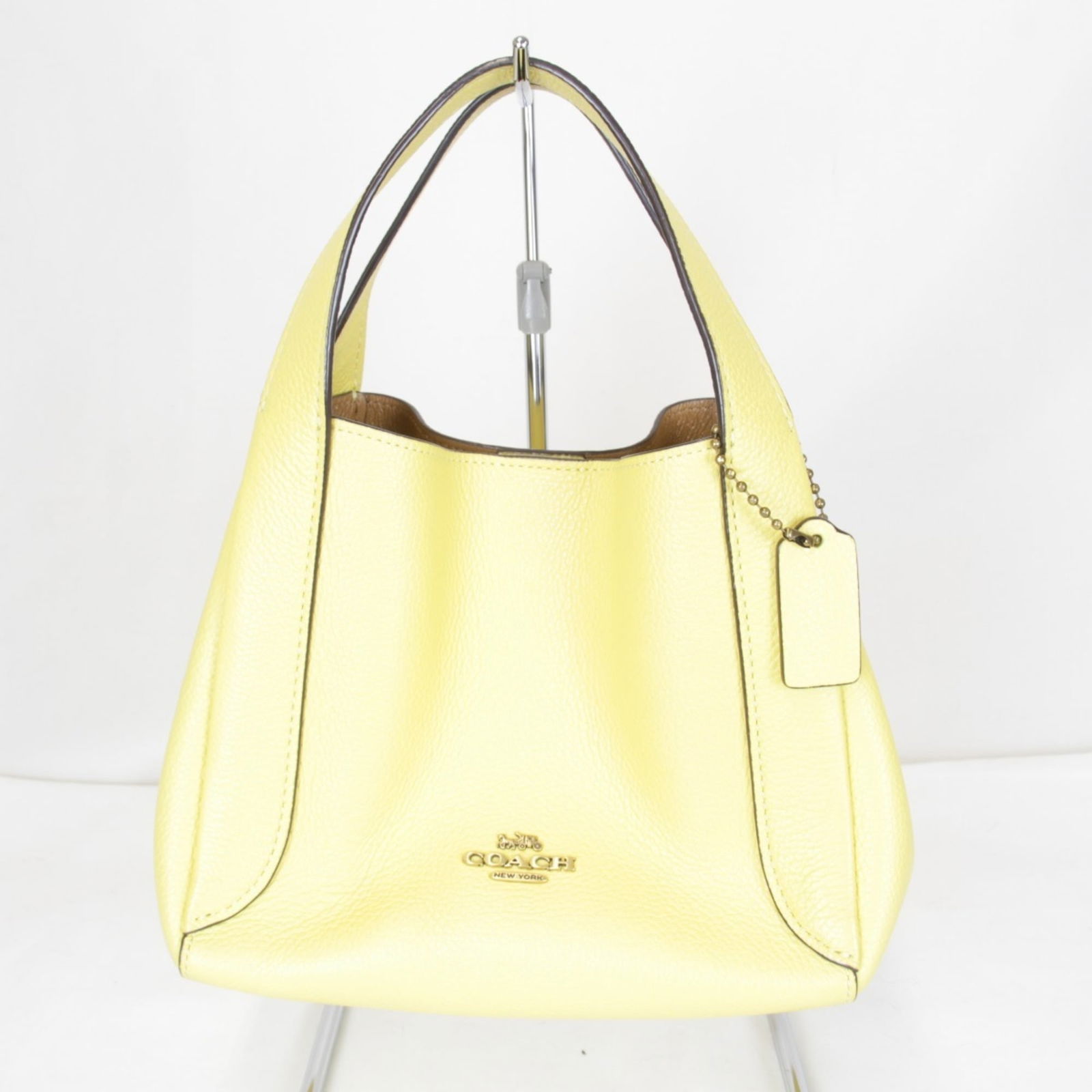 Coach L2098-78800 2-Way Leather Handbag With Shoulder Strap: Brand: Coach Type: Handbag Material: Leather Color: Yellow Gender: Women Size (Hxwxd): 18cm x 23cm x 10.5cm / 7.08'' x 9.05'' x 4.13'' Condition: Used (very good), A few traces of usage, some scratche