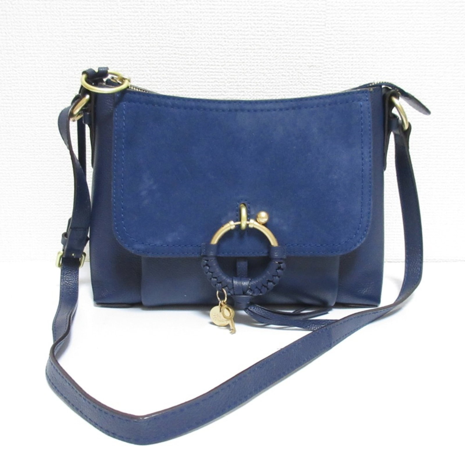 See By Chlo See By Chloe Joanna Suede: Brand: See By Chlo Type: Shoulder Bag Material: Suede , Leather Color: Navy Gender: Women Size (Hxwxd): 20cm x 28cm x 13cm / 7.87'' x 11.02'' x 5.11'' Condition: Used (very good), A few traces of usag