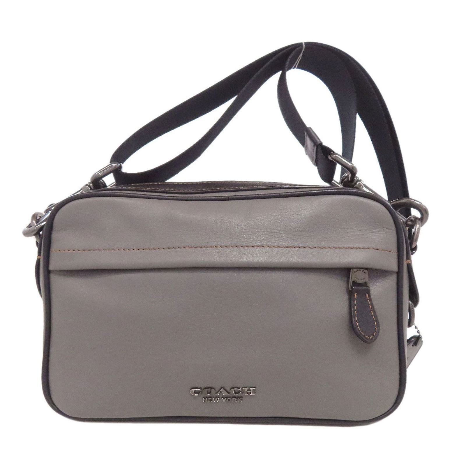 Coach F39946 Graham Crossbody Shoulder Bag: Brand: Coach Type: Shoulder Bag Material: Leather Color: Gray Gender: Women Size (Hxwxd): 14cm x 23cm x 6cm / 5.51'' x 9.05'' x 2.36'' Condition: Used (good), Traces of usage, scratches / dirt can be