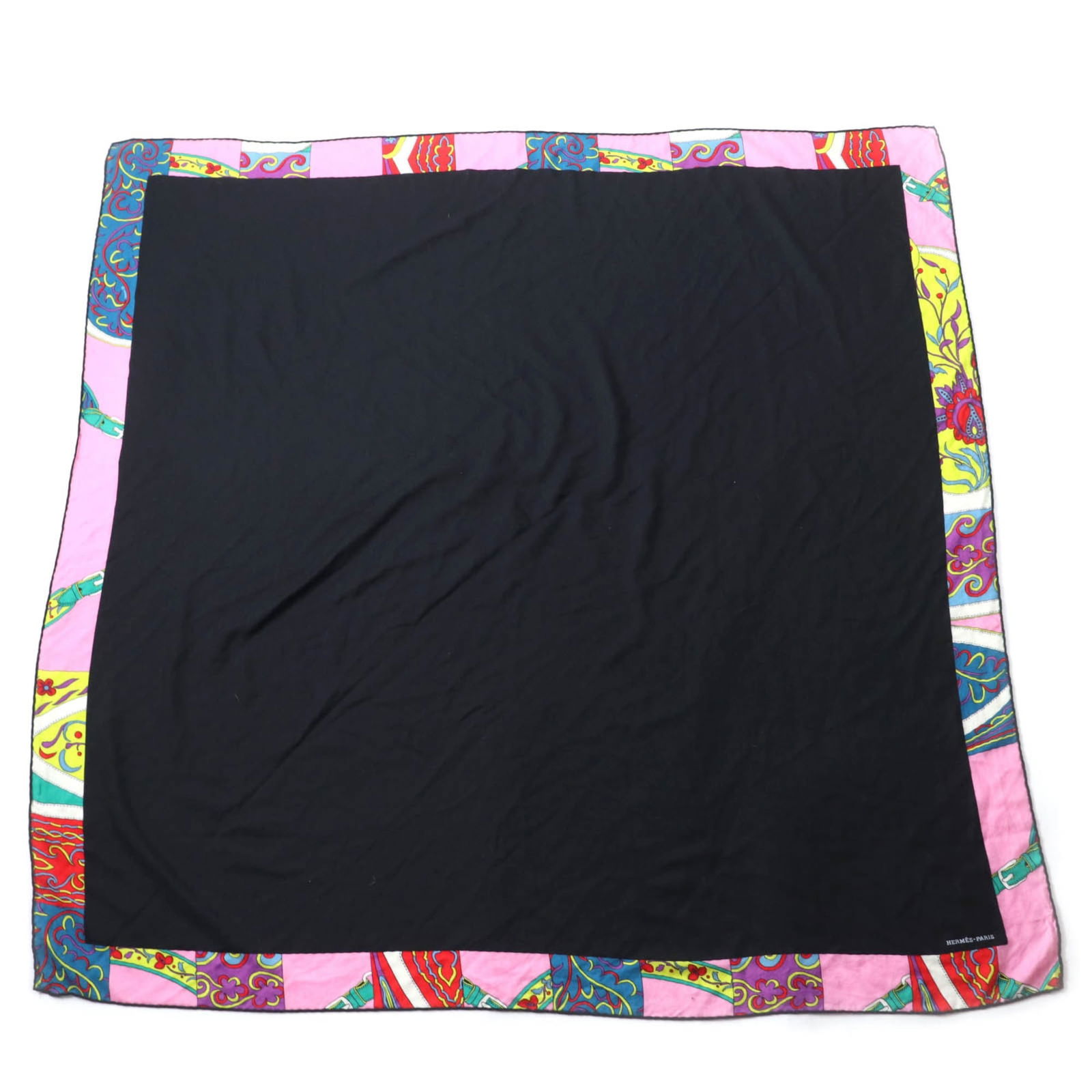 Hermes Carr Gien Amazonian Festival Cashmere: Brand: Hermes Type: Shawl Gender: Women Color: Black, Multi-Color Material: Cashmere 70%, Silk 30% Size (Lxw): 1.33m x 1.34m / 52.36'' x 52.75'' Condition: Used (good), Traces of usage, scratches / di