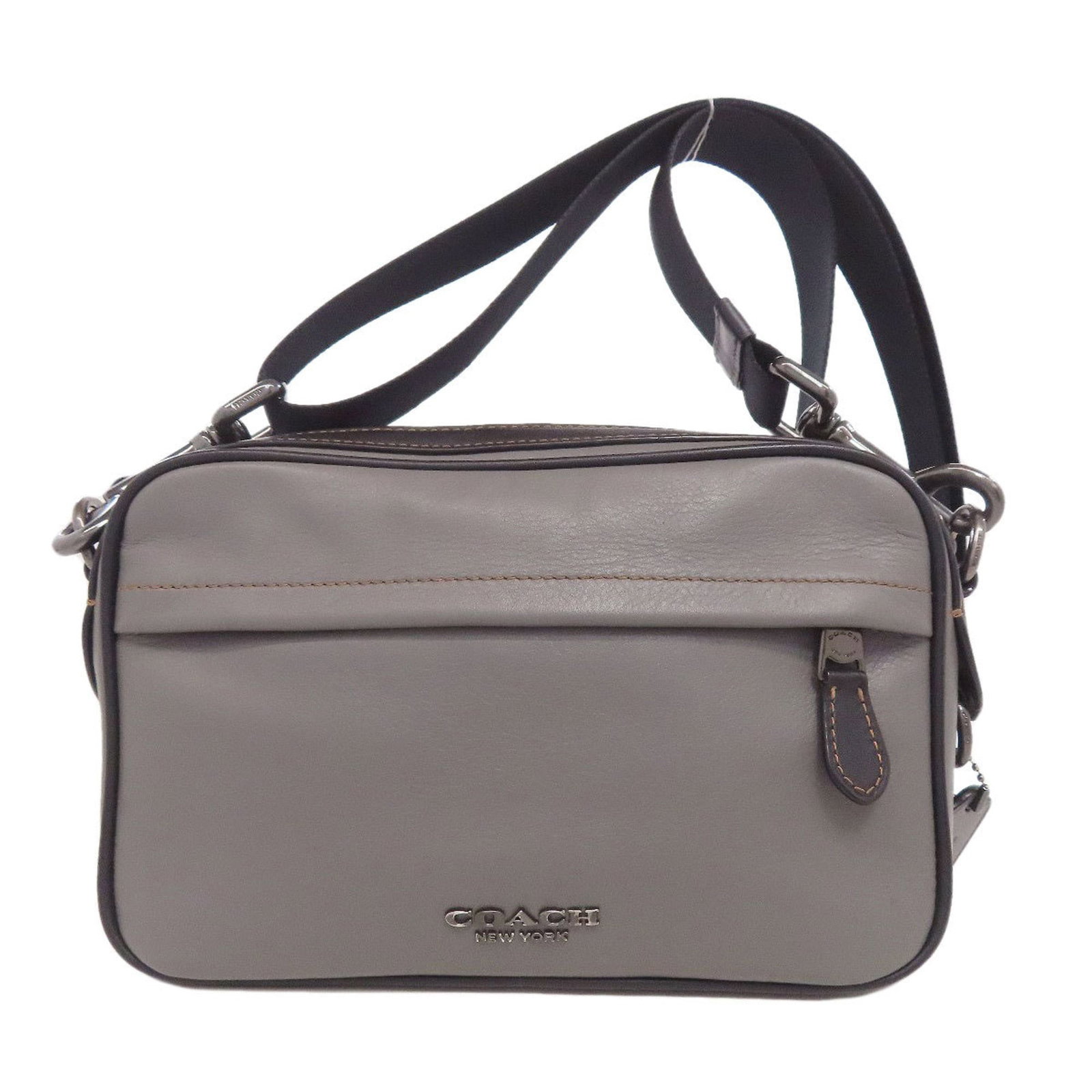 Coach F39946 Graham Crossbody Shoulder Bag: Brand: Coach Type: Shoulder Bag Material: Leather Color: Gray Gender: Women Size (Hxwxd): 14cm x 23cm x 6cm / 5.51'' x 9.05'' x 2.36'' Condition: Used (good), Traces of usage, scratches / dirt can be