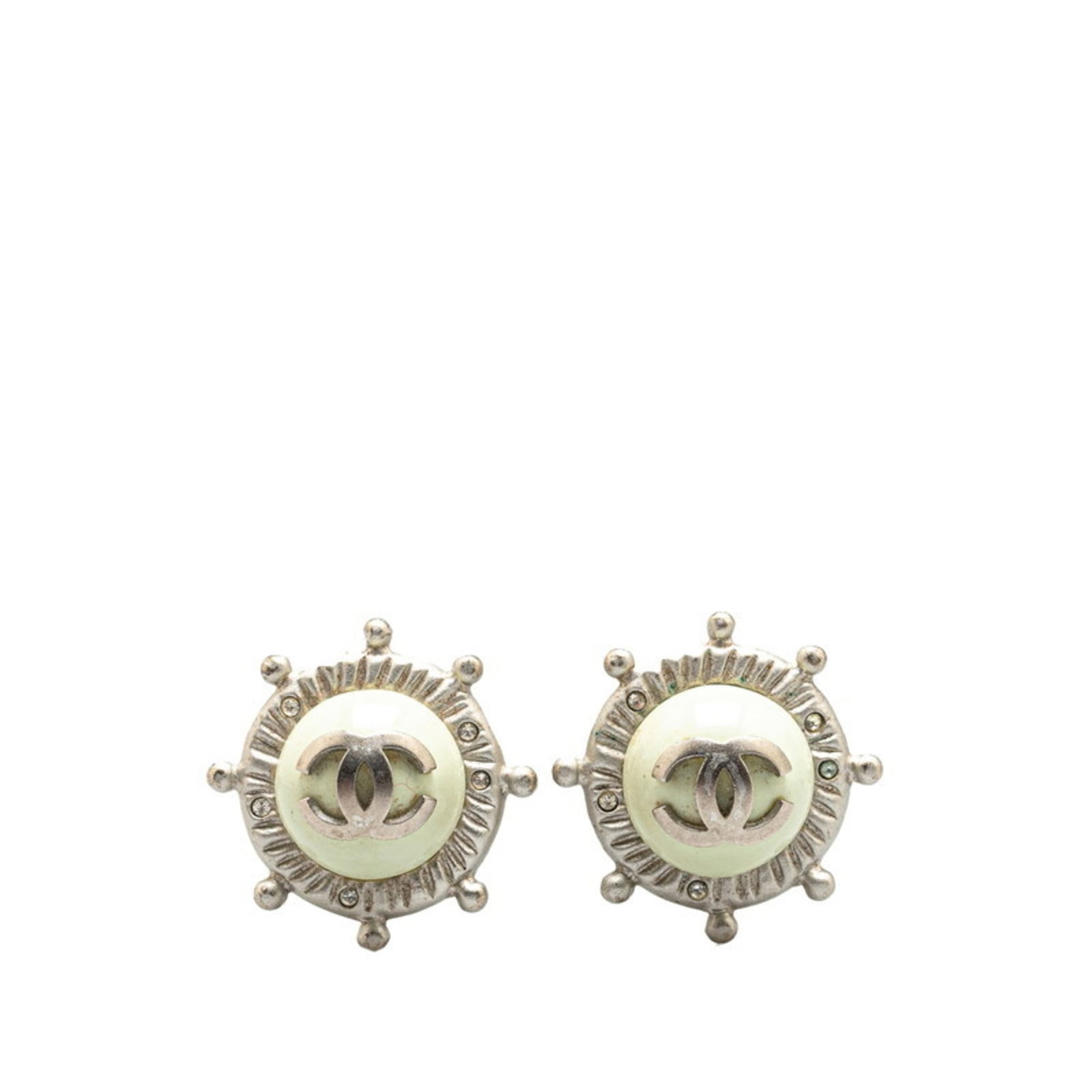 Chanel Steering Wheel Motif Rhinestone Coco Mark Earrings In Silver Metal: Brand: Chanel Type: Clip Earrings Gender: Women Material: Metal Stone: Rhinestone Size (Hxwxd): 28.60mm x 28.60mm / 1.13'' x 1.13'' Condition: Used (good), Traces of usage, scratches / dirt can be see