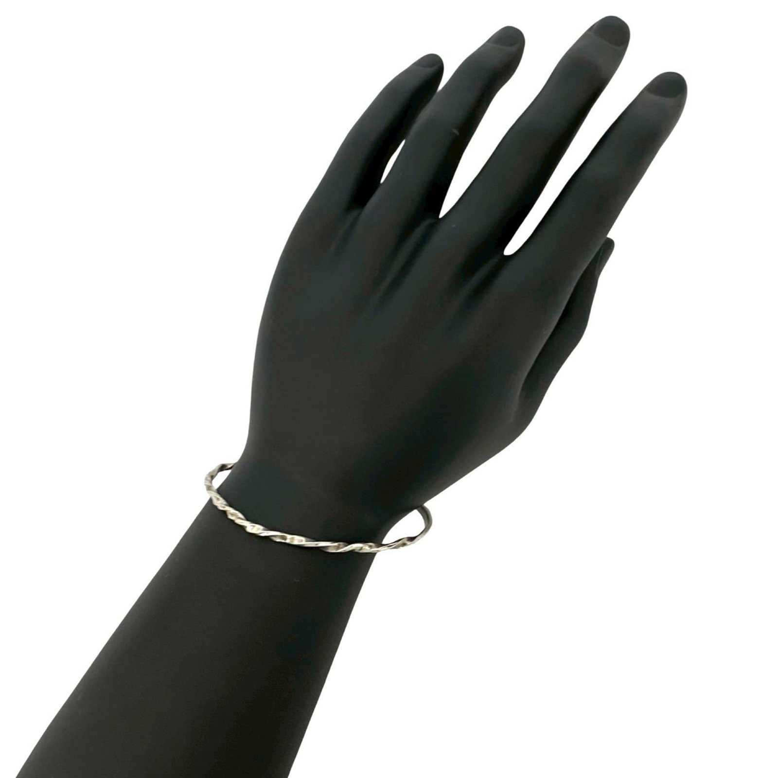 Tiffany & Co. Tiffany Twist Bangle Silver 925 Bracelet 26331: Brand: Tiffany Type: Bangle Gender: Women Material: Silver 925 Color: Silver Length: 18cm / 7.08'' Condition: Used (good), Traces of usage, scratches / dirt can be seen but generally in good condition