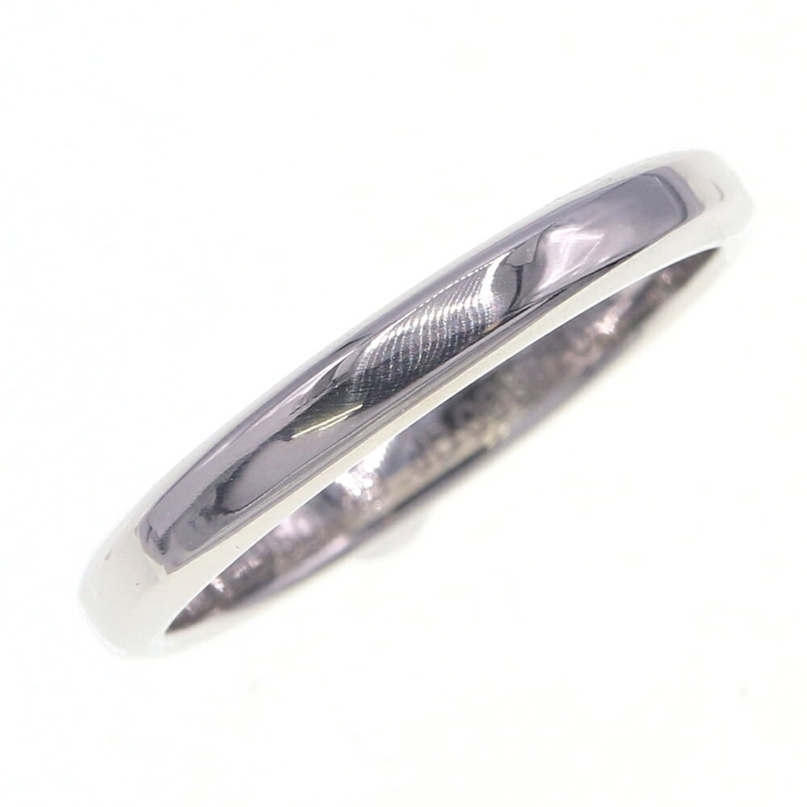 Van Cleef & Arpels Tendremont Wedding Ring Vcaro9Y100: Brand: Van Cleef & Arpels Type: Wedding Ring Gender: Women Material: Platinum 950 Us Size: 5 Width: 2.5mm / 0.1'' Weight: 3.2g / 0.11oz. Condition: Used (like new), Mint condition, like new item Produ