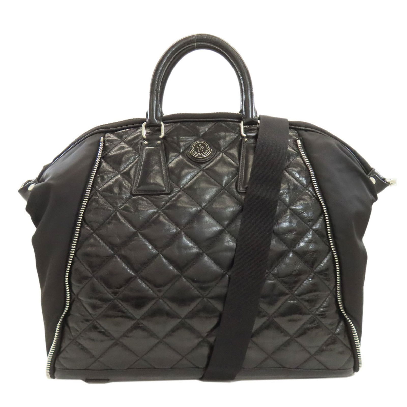 Moncler 2-Way Handbag In Calfskin: Brand: Moncler Type: Handbag Material: Leather Leather/Fur Type: Calfskin Color: Black Gender: Women Size (Hxwxd): 34cm x 40cm x 13cm / 13.38'' x 15.74'' x 5.11'' Condition: Used (very good), A few tr