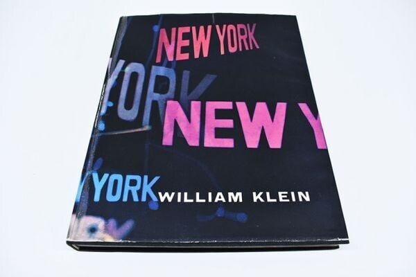 William Klein "New York" 1956 Seuil French Edition with Dust Jacket: William Klein "New York" 1956 Seuil French Edition with Dust Jacket William Klein's 1956 'New York', a hardcover French edition published by Seuil, includes a dust jacket and focuses on art and photog