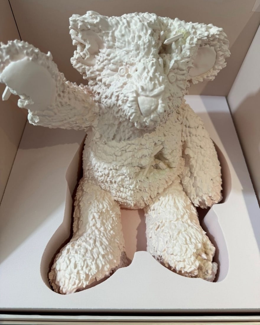 Daniel Arsham MODERN ARTIFACTS 002 Sculpture Edition of 500: Daniel Arsham MODERN ARTIFACTS 002 Sculpture Edition of 500 Daniel Arsham's MODERN ARTIFACTS 002 is a medium-sized sculpture made from synthetic resin plaster, part of an edition of 500, and produced