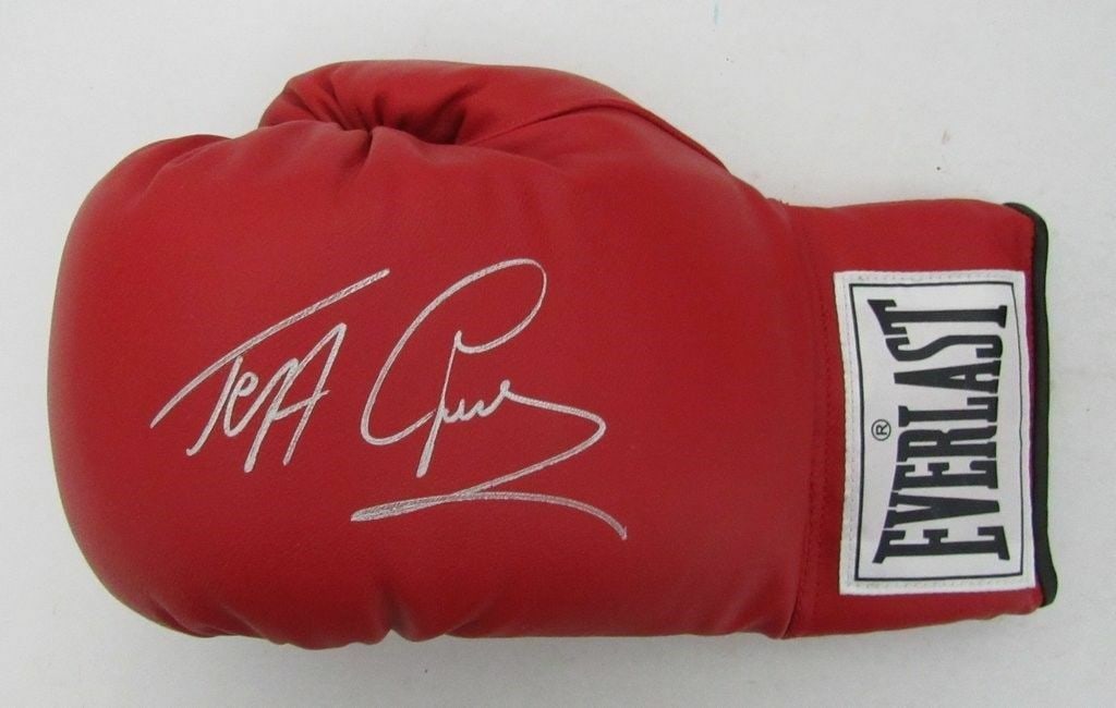 Jeff Fenech Signed/Autographed Everlast Boxing Glove JSA 134516: Jeff Fenech Signed/Autographed Everlast Boxing Glove JSA 134516 Jeff Fenech signed boxing glove, original with JSA authentication, product by Everlast. Item Specifics: Sport: Boxing Product: Glove Ori