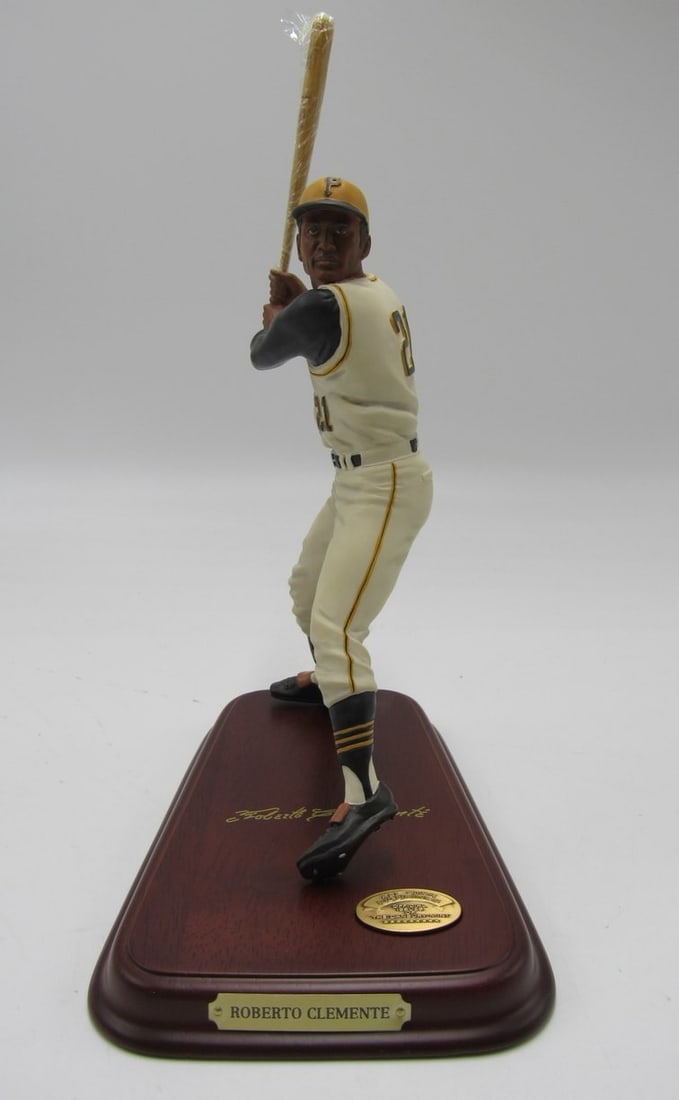 Roberto Clemente HOF Danbury Mint 10" All Star Figurine Pirates w/COA 199990 (1 of 8)