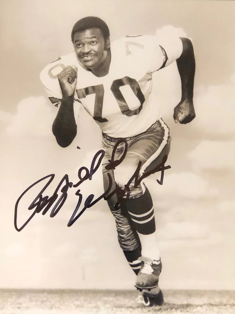Rayfield Wright Autographed 8x10 Photo: Rayfield Wright Autographed 8x10 Photo Rayfield Wright Autographed 8x10 Photo featuring the Dallas Cowboys, signed in sharpie and accompanied by a Certificate of Authenticity. Item Specifics: