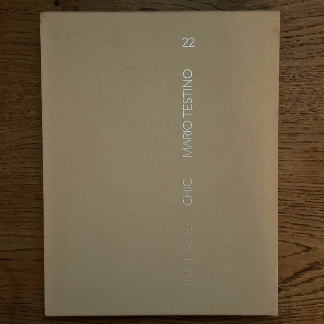 VISIONAIRE 22 CHIC Mario Testino Very Good Condition Limited ED3000s Fashion Box: VISIONAIRE 22 CHIC Mario Testino Very Good Condition Limited ED3000s Fashion Box Collector's edition of VISIONAIRE 22 'CHIC' by Mario Testino, hardcover and numbered, in very good condition. Item