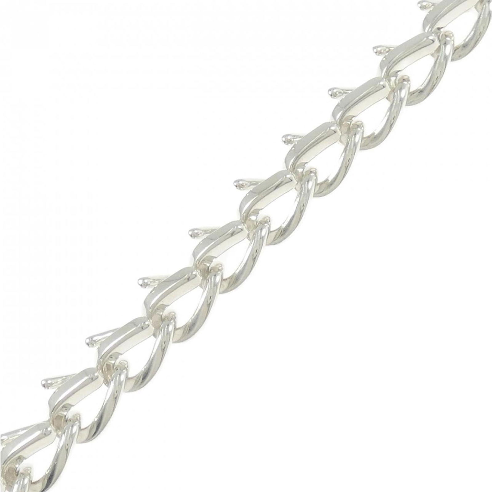 Silver 925 Tiffany Charm Bracelet: Silver 925 Tiffany Charm Bracelet Used Silver 925 charm bracelet by Tiffany, for women, weighing 45.2g with a width of 1.36cm and a total length of 22cm, in very good condition showing some scratches
