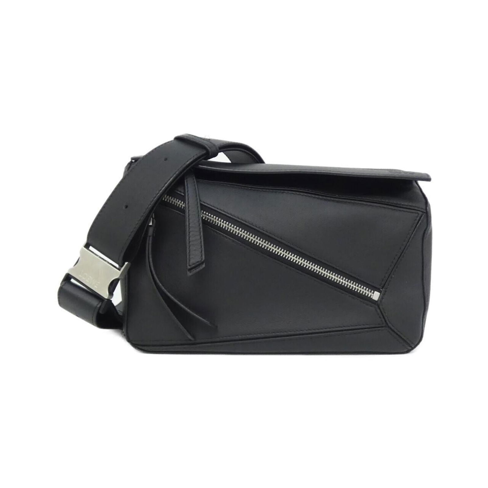 Leather Loewe Shoulder Bag: Leather Loewe Shoulder Bag Loewe Black Calfskin Shoulder Bag for women and men, measuring 15cm x 24cm x 10cm, in used (very good) condition with some visible traces of usage. Item Specifics: Brand: Lo