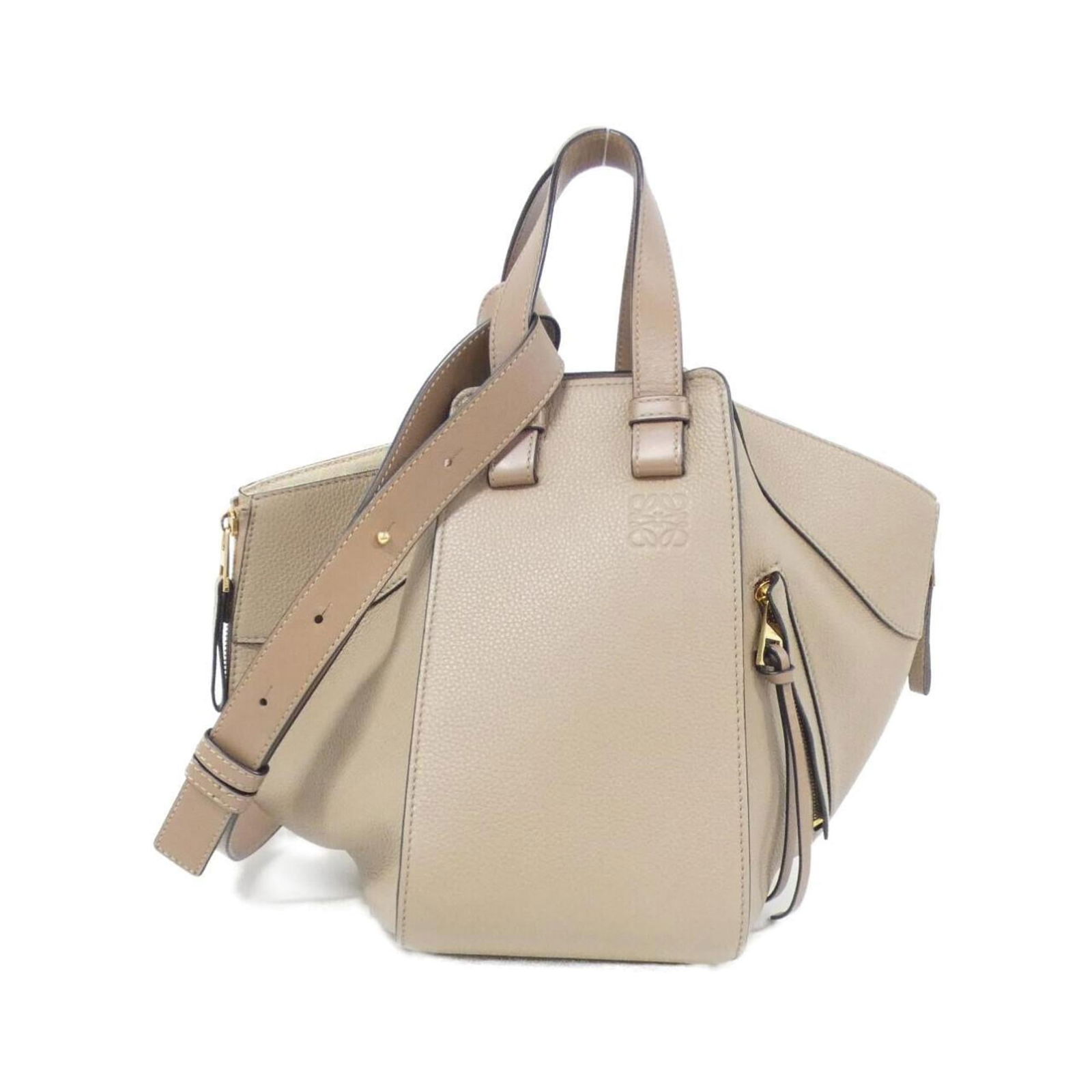 Leather Loewe Shoulder Bag: Leather Loewe Shoulder Bag This Loewe shoulder bag made of calfskin leather, in sand color, measures 24 x 28 x 28 cm and is in very good, used condition with some minor signs of wear. Item Specifics: