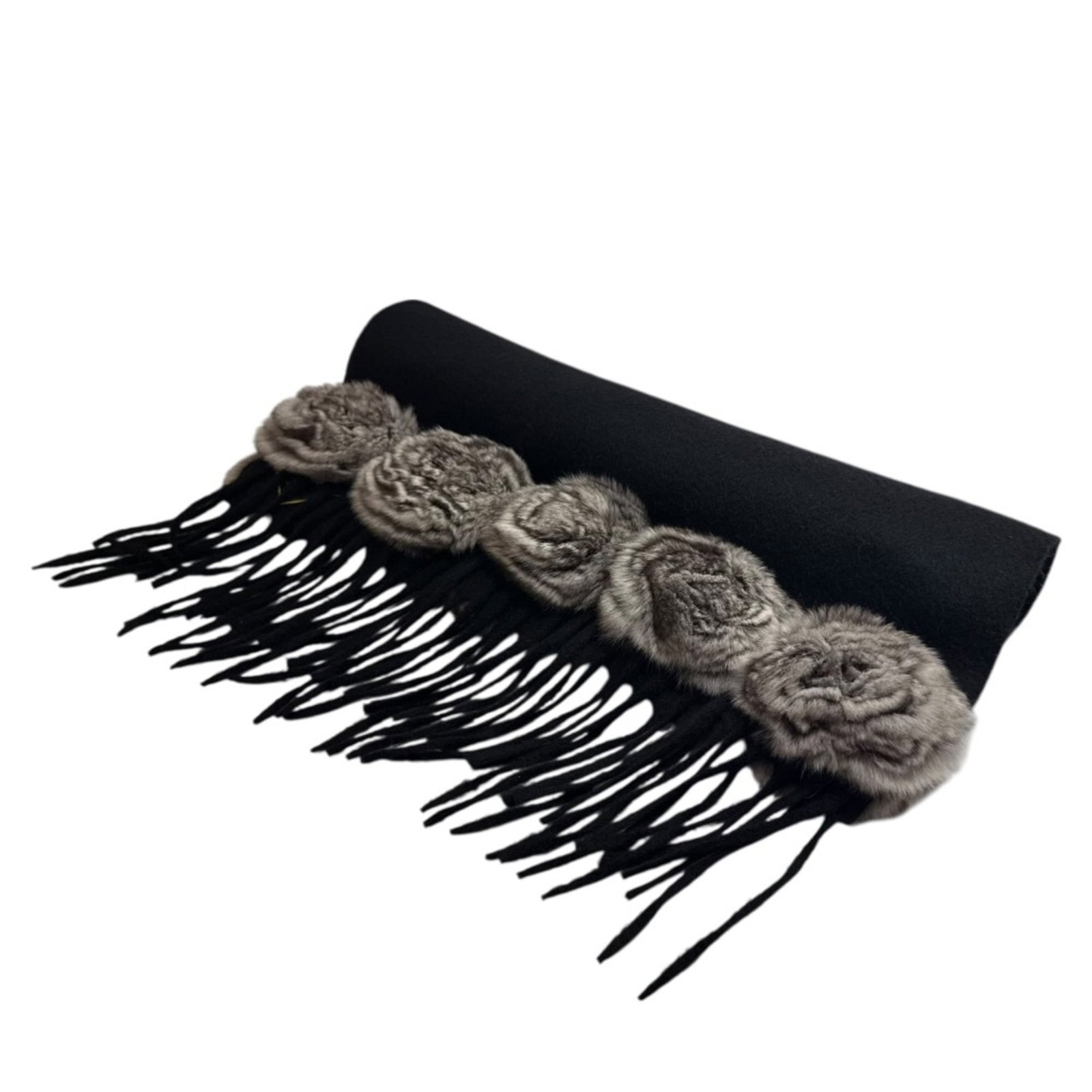 Stole Fendi: Stole Fendi The Fendi Stole is a women's black accessory measuring 1.84m x 38cm and is in like new condition, showcasing minimal signs of usage. Item Specifics: Brand: Fendi Type: Stole Gender: Women