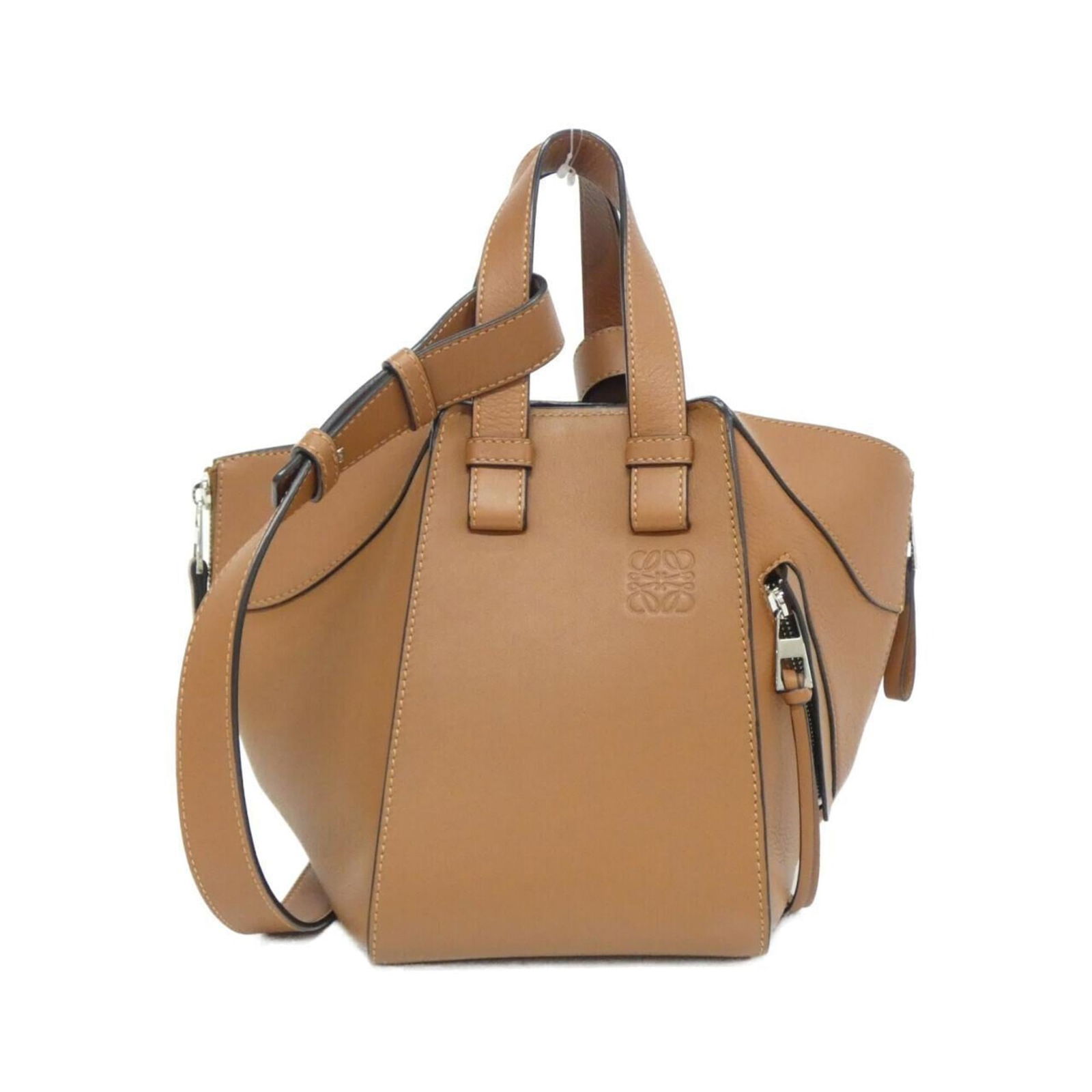 Leather Loewe Shoulder Bag: Leather Loewe Shoulder Bag This Loewe Shoulder Bag is made of brown calfskin leather, measuring 21cm x 28cm x 20cm, and is in very good used condition with some signs of wear. Item Specifics: Brand: L