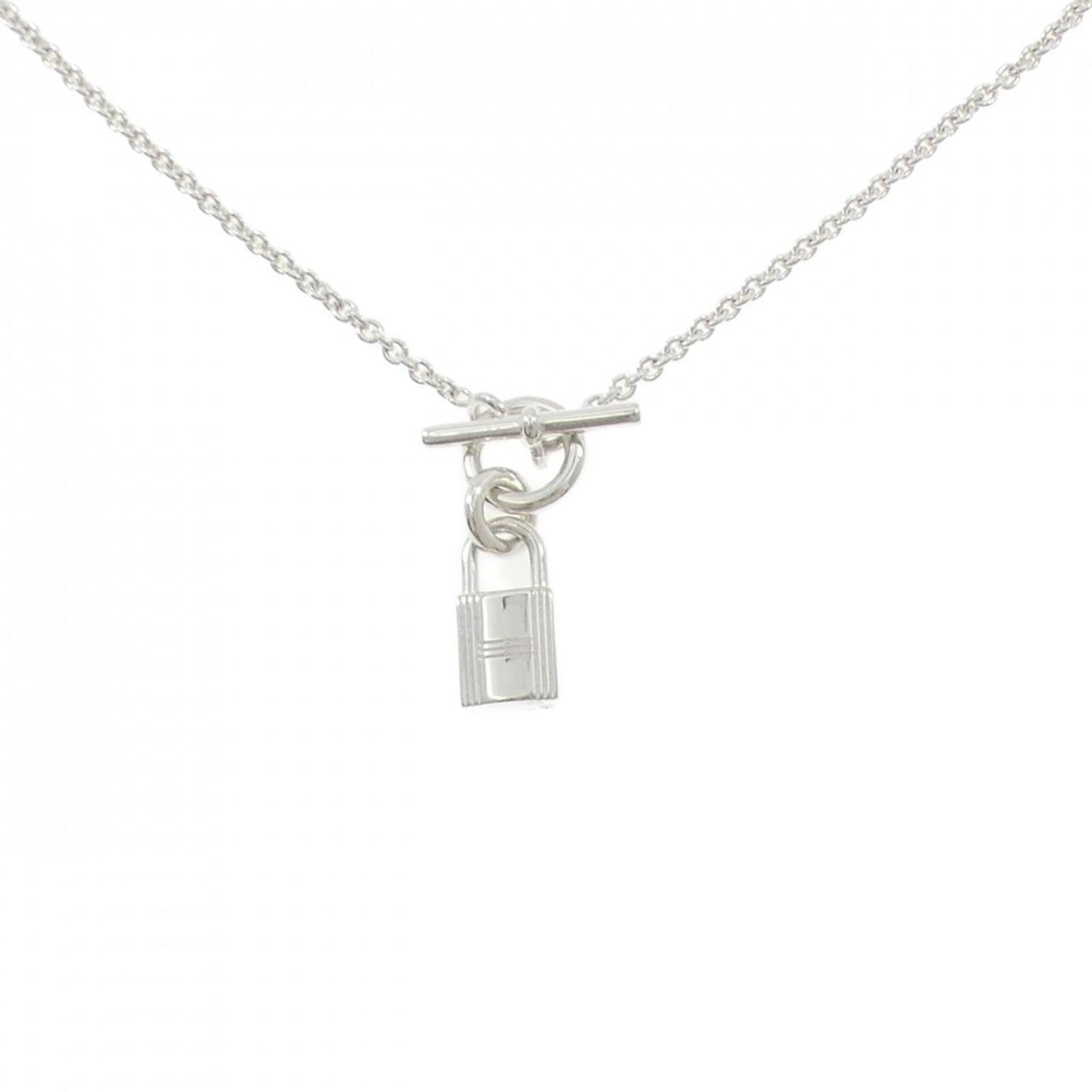925 Hermes Silver: 925 Hermes Silver This women's necklace by Hermes is made of 925 silver, has a neck circumference of 40 cm (15.74 inches), and features a pendant size of 28.1mm x 8.2mm. The piece is in very good used
