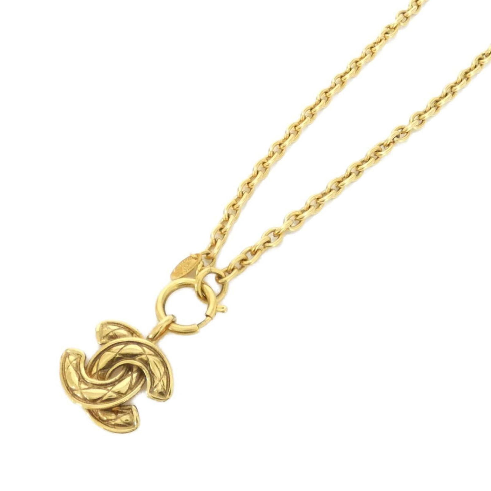 CHANEL: CHANEL This gold necklace by Chanel measures 57 cm (22.44") in circumference and features a pendant size of 35mm x 30mm (1.37" x 1.18"), noted to be in very good used condition. Item Specifics: Brand: