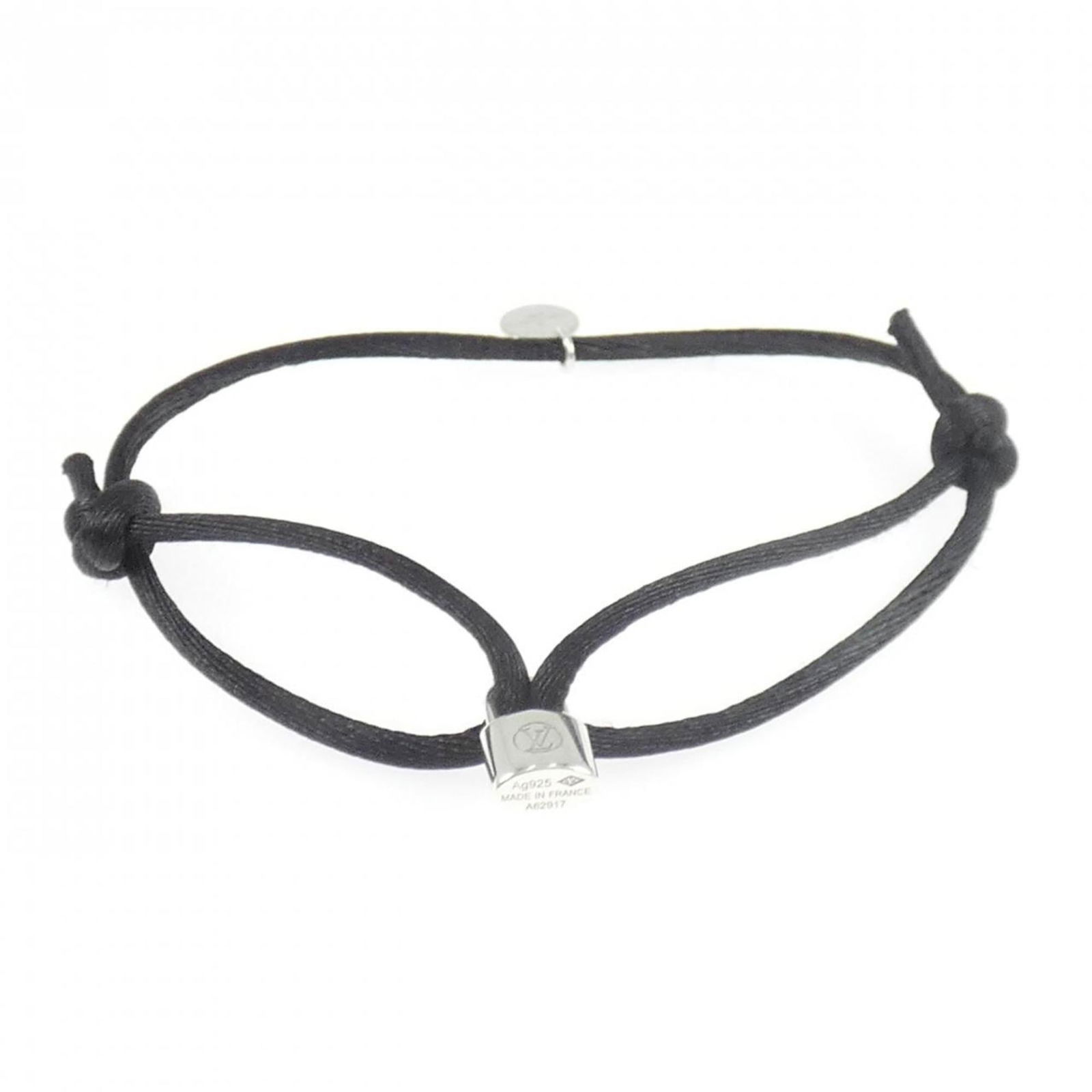 Louis Vuitton Silver 925 Charm Bracelet: Louis Vuitton Silver 925 Charm Bracelet Louis Vuitton charm bracelet made of Silver 925, in very good used condition with minor traces of usage. Item Specifics: Brand: Louis Vuitton Type: Charm Bracel