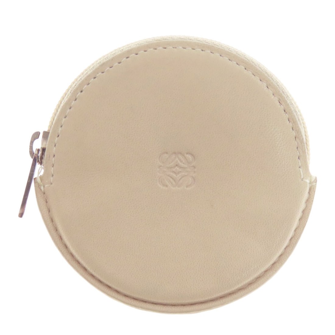 LOEWE Calf Anagram Round Coin Purse: LOEWE Calf Anagram Round Coin Purse Loewe round coin purse made from beige calf leather, crafted in Spain. Item Specifics: Brand: LOEWE Style: coin purse Material: Calf Color: beige Type: coin purse E