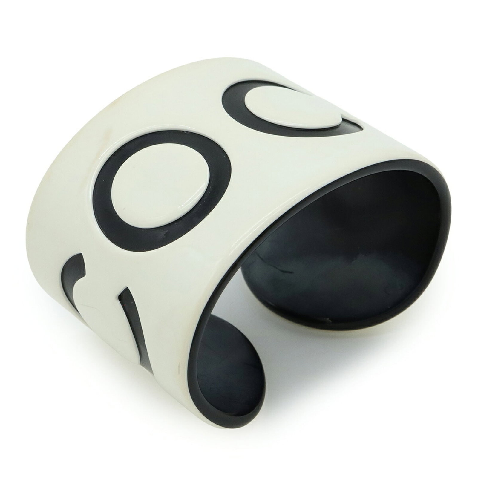 Chanel Plastic Bangle: Chanel Plastic Bangle This Chanel Plastic Bangle for women is black and white, measuring 13.5 cm in length and 4 cm in width, showing signs of use yet remaining in good condition. Item Specifics: Bran