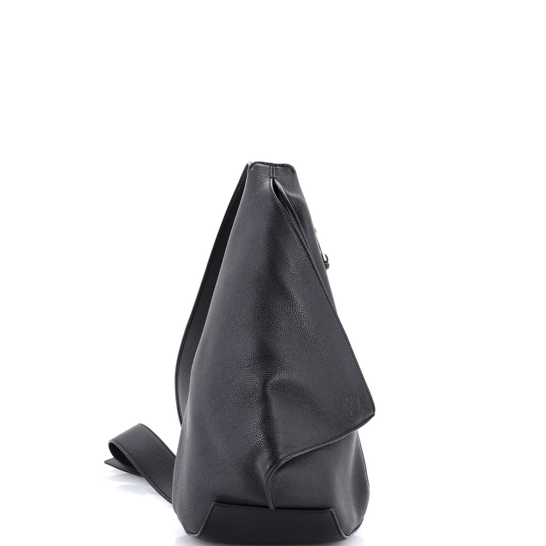 Small Loewe Anton Sling Bag Leather: Small Loewe Anton Sling Bag Leather The small Loewe Anton Sling Bag, crafted from black leather, measures 14" in height, 7" in width, and 7.5" in depth, featuring a silver hardware finish. It is in gr