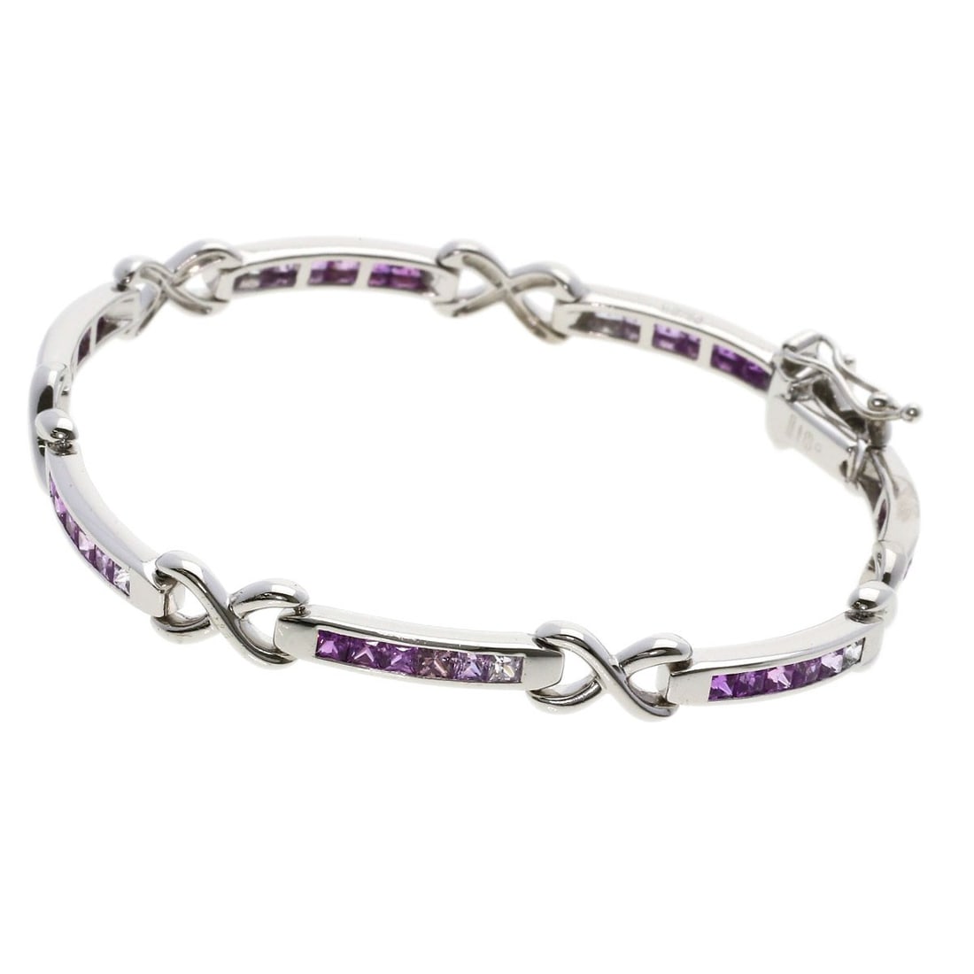 K18 White Gold Jeunet Sapphire Bracelet: K18 White Gold Jeunet Sapphire Bracelet The K18 White Gold Jeunet Sapphire Bracelet is crafted from K18 white gold and features a total sapphire weight of 3.85 carats. This elegant bracelet originates